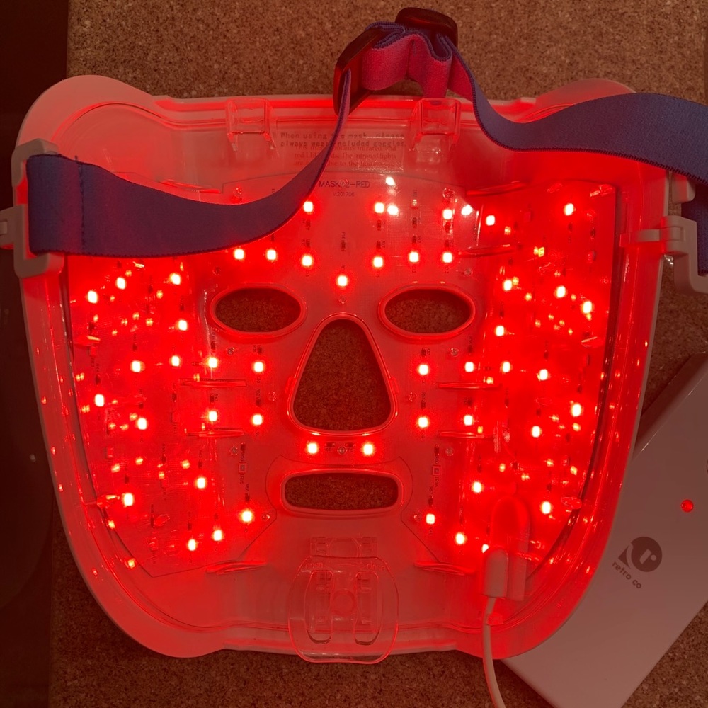 Retro Co Fast Facial LED mask - Picture 4 of 5